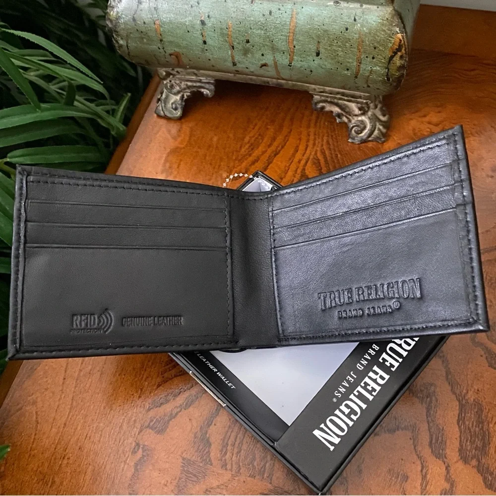True Religion Black Genuine Leather Embossed Horseshoe Logo Wallet BiFol…
